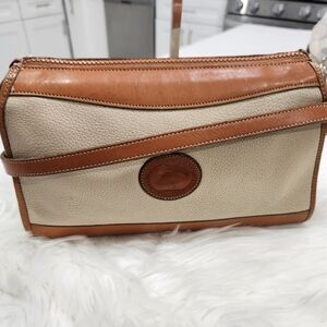 🔹️Dooney 🔹️and Bourke vintage pebble leather Crossbody Purse ✨️🤎